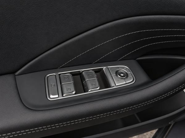 Hongqi H5 II с пробегом 2024 года, цена 3 790 000 рублей, 910 км, седан, Автокод Объявления