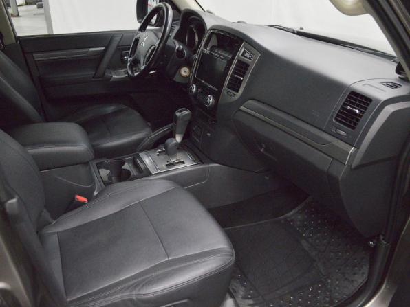 Mitsubishi Pajero IV Рестайлинг 2 с пробегом 2015 года, цена 2 550 000 рублей, 174000 км, внедорожник, Автокод Объявления