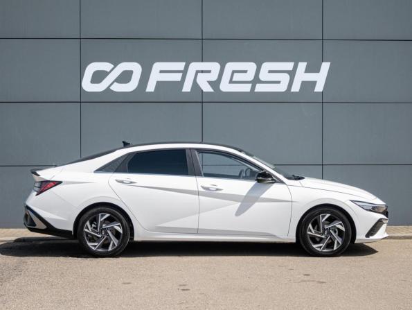 Hyundai Elantra VII (CN7) Рестайлинг с пробегом 2023 года, цена 2 270 000 рублей, 32214 км, седан, Автокод Объявления