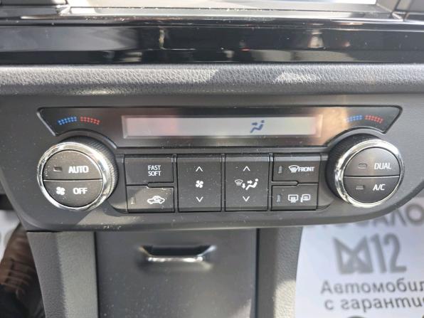 Toyota Corolla XI (E160 E170 E180) с пробегом 2014 года, цена 1 375 000 рублей, 140000 км, седан, Автокод Объявления