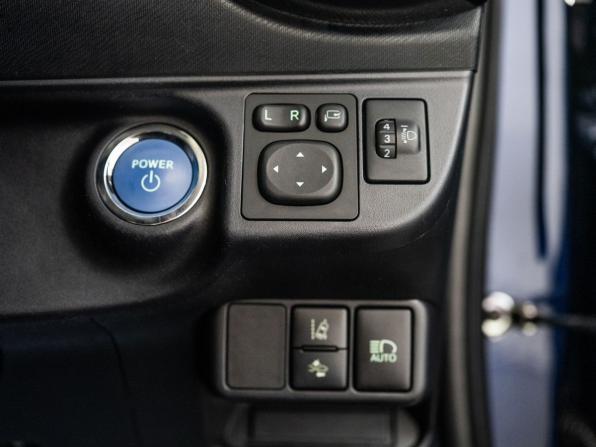 Toyota Aqua I Рестайлинг с пробегом 2017 года, цена 1 070 500 рублей, 131737 км, хэтчбек, Автокод Объявления