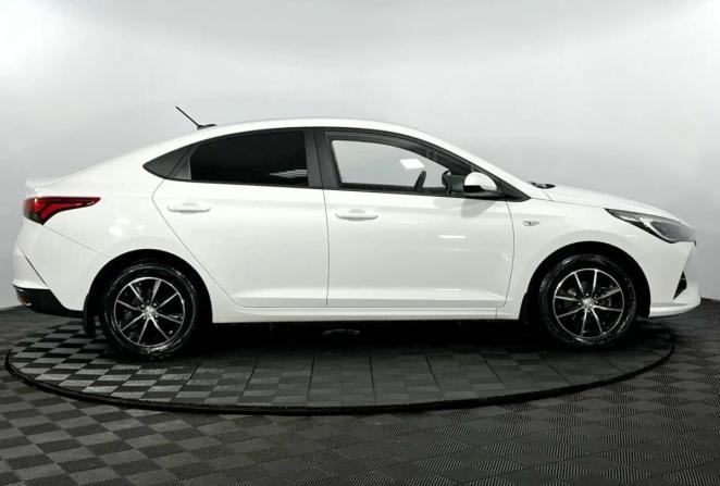 Hyundai Solaris II Рестайлинг с пробегом 2022 года, цена 1 745 000 рублей, 31816 км, седан, Автокод Объявления