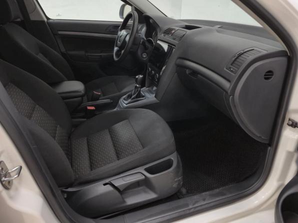 Skoda Octavia II (A5) Рестайлинг с пробегом 2012 года, цена 850 000 рублей, 290251 км, лифтбек, Автокод Объявления