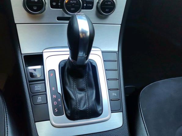 Volkswagen Passat B7 с пробегом 2013 года, цена 1 340 000 рублей, 207734 км, седан, Автокод Объявления