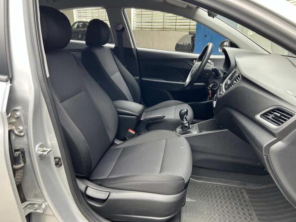 Hyundai Solaris II с пробегом 2017 года, цена 1 357 000 рублей, 62333 км, седан, Автокод Объявления