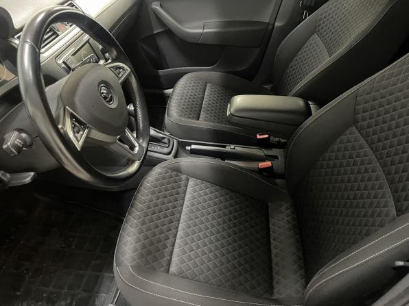 Skoda Rapid I с пробегом 2016 года, цена 930 000 рублей, 177253 км, лифтбек, Автокод Объявления