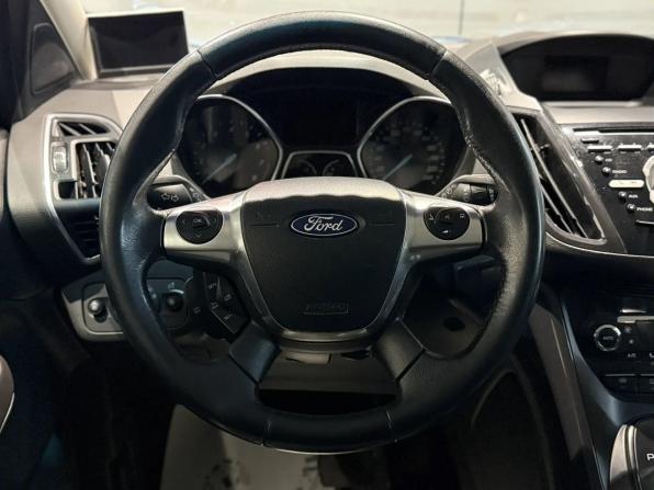 Ford Kuga II с пробегом 2012 года, цена 1 040 000 рублей, 232760 км, внедорожник, Автокод Объявления
