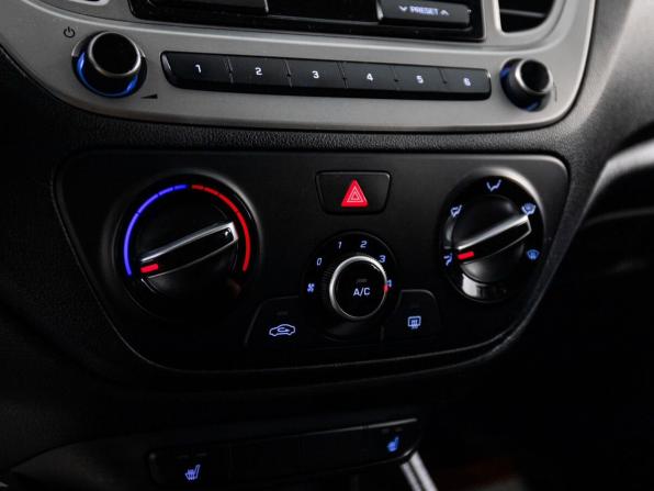 Hyundai Solaris II Рестайлинг с пробегом 2021 года, цена 1 280 000 рублей, 153017 км, седан, Автокод Объявления