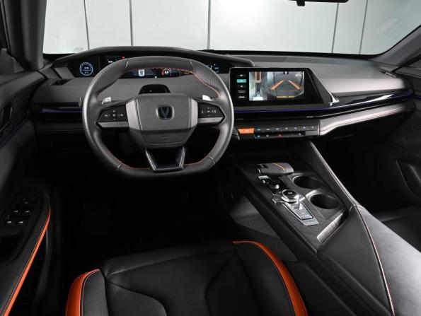 Changan UNI-V I с пробегом 2023 года, цена 2 279 000 рублей, 31119 км, лифтбек, Автокод Объявления