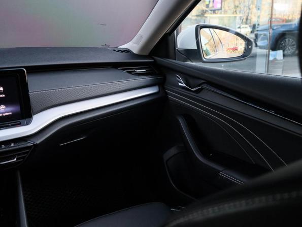 Skoda Octavia IV (A8) с пробегом 2022 года, цена 2 760 000 рублей, 59122 км, лифтбек, Автокод Объявления