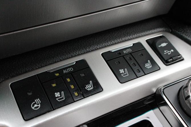 Toyota Land Cruiser 200 Series Рестайлинг 2 с пробегом 2017 года, цена 6 099 000 рублей, 134494 км, внедорожник, Автокод Объявления
