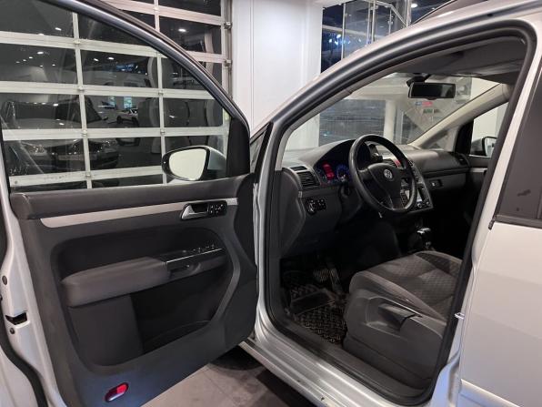 Volkswagen Touran I Рестайлинг с пробегом 2010 года, цена 584 000 рублей, 254263 км, компактвэн, Автокод Объявления