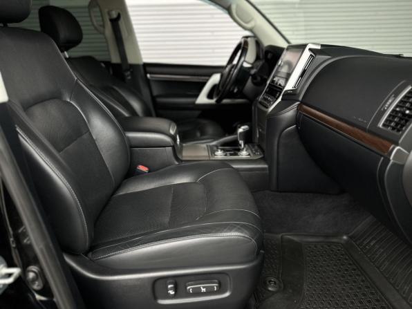 Toyota Land Cruiser 200 Series Рестайлинг 2 с пробегом 2017 года, цена 5 499 000 рублей, 165124 км, внедорожник, Автокод Объявления