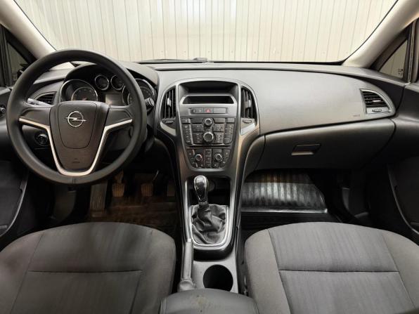 Opel Astra J Рестайлинг с пробегом 2013 года, цена 899 000 рублей, 136560 км, универсал, Автокод Объявления