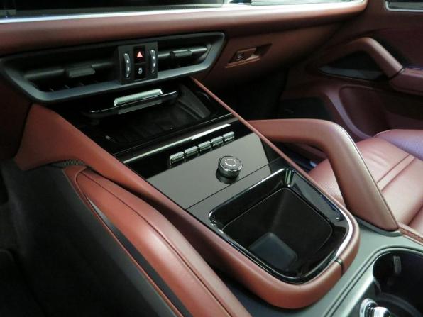 Porsche Cayenne III Рестайлинг с пробегом 2024 года, цена 14 700 000 рублей, 25500 км, внедорожник, Автокод Объявления