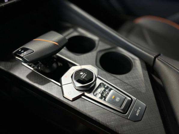 Changan UNI-V I с пробегом 2023 года, цена 2 279 900 рублей, 63952 км, лифтбек, Автокод Объявления