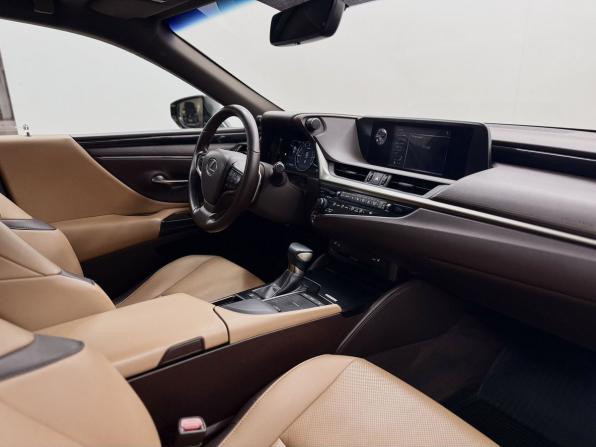 Lexus ES VII с пробегом 2019 года, цена 3 498 000 рублей, 139935 км, седан, Автокод Объявления
