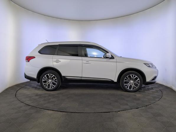 Mitsubishi Outlander III Рестайлинг 2 с пробегом 2016 года, цена 1 890 000 рублей, 93040 км, внедорожник, Автокод Объявления