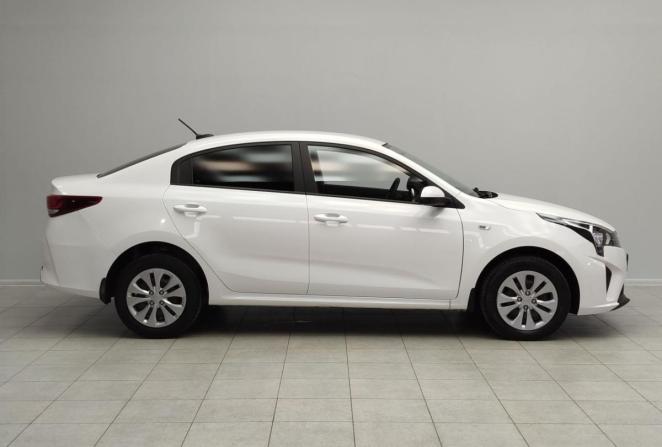 Kia Rio IV Рестайлинг с пробегом 2021 года, цена 1 860 000 рублей, 65599 км, седан, Автокод Объявления