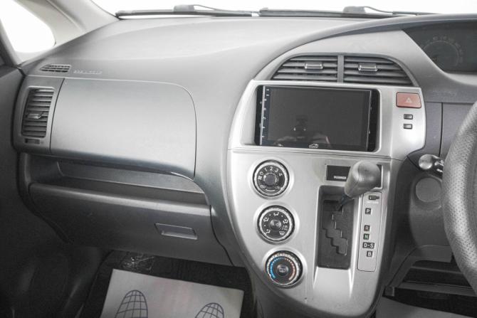 Toyota Ractis I с пробегом 2005 года, цена 659 000 рублей, 235400 км, хэтчбек, Автокод Объявления
