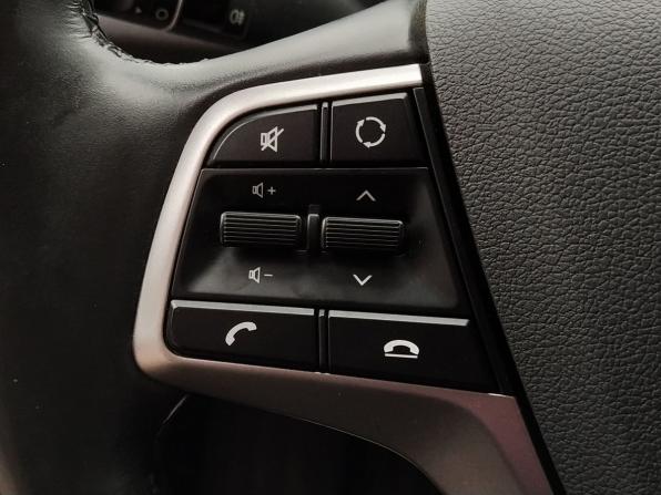 Hyundai Solaris II с пробегом 2019 года, цена 1 099 000 рублей, 197000 км, седан, Автокод Объявления