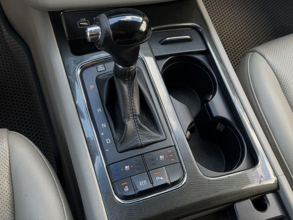 Kia Carnival III с пробегом 2015 года, цена 2 100 000 рублей, 243977 км, минивэн, Автокод Объявления
