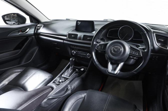 Mazda Axela III Рестайлинг с пробегом 2018 года, цена 1 489 000 рублей, 93580 км, хэтчбек, Автокод Объявления