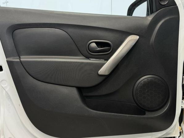 Renault Sandero II с пробегом 2016 года, цена 820 000 рублей, 124451 км, хэтчбек, Автокод Объявления