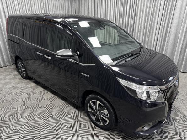 Toyota Esquire I с пробегом 2016 года, цена 1 750 000 рублей, 251872 км, минивэн, Автокод Объявления