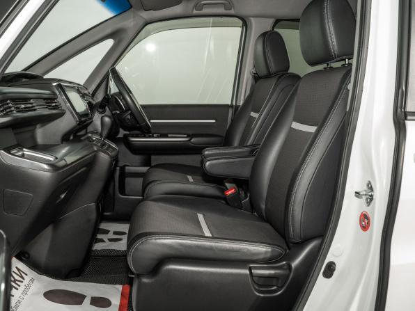 Honda Stepwgn V Рестайлинг с пробегом 2017 года, цена 2 240 000 рублей, 140149 км, минивэн, Автокод Объявления