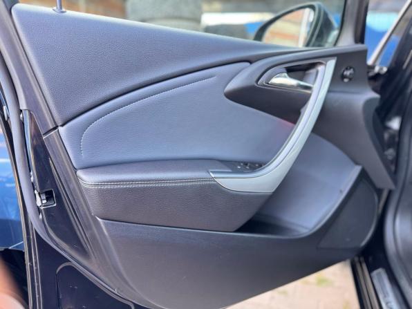 Opel Astra J Рестайлинг с пробегом 2013 года, цена 850 000 рублей, 125000 км, хэтчбек, Автокод Объявления