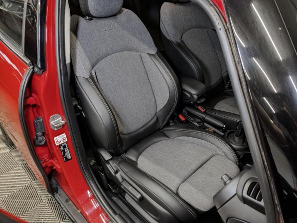 Mini Hatch III (F55/F56) Рестайлинг с пробегом 2019 года, цена 1 850 000 рублей, 107800 км, хэтчбек, Автокод Объявления