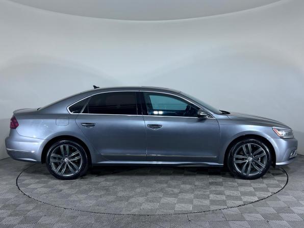 Volkswagen Passat (North America and China) I Рестайлинг с пробегом 2018 года, цена 1 650 000 рублей, 104530 км, седан, Автокод Объявления