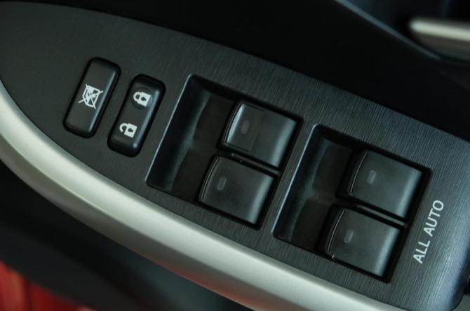 Toyota Prius III Рестайлинг (XW30) с пробегом 2013 года, цена 1 249 000 рублей, 194000 км, лифтбек, Автокод Объявления