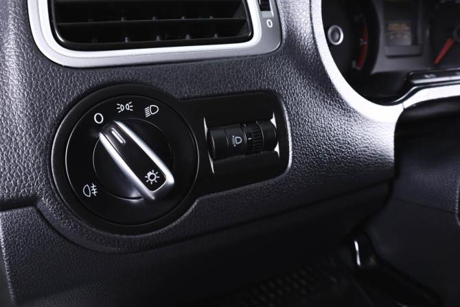 Volkswagen Polo V Рестайлинг с пробегом 2016 года, цена 949 000 рублей, 221000 км, седан, Автокод Объявления