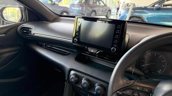 Toyota Yaris IV с пробегом 2020 года, цена 1 045 000 рублей, 93000 км, хэтчбек, Автокод Объявления