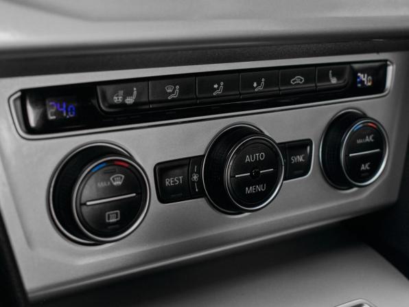 Volkswagen Passat B8 с пробегом 2015 года, цена 1 710 000 рублей, 143568 км, седан, Автокод Объявления