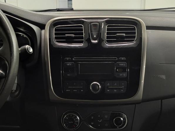 Renault Sandero II с пробегом 2016 года, цена 817 000 рублей, 84146 км, хэтчбек, Автокод Объявления