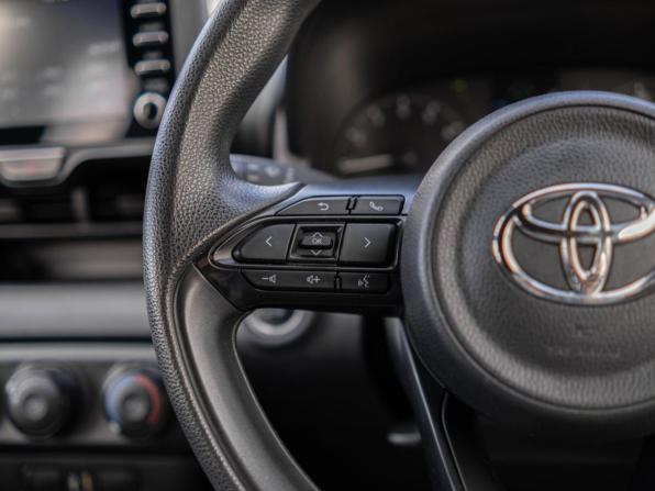 Toyota Yaris IV с пробегом 2021 года, цена 1 199 000 рублей, 151701 км, хэтчбек, Автокод Объявления