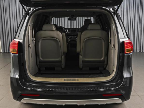 Kia Carnival III с пробегом 2017 года, цена 2 640 000 рублей, 174289 км, минивэн, Автокод Объявления