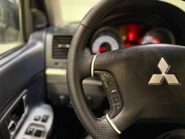 Mitsubishi Pajero IV Рестайлинг 1 с пробегом 2011 года, цена 1 600 000 рублей, 301938 км, внедорожник, Автокод Объявления