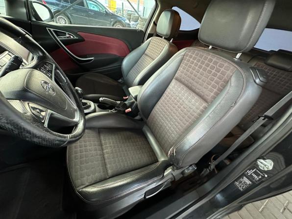 Opel Astra J Рестайлинг с пробегом 2011 года, цена 690 000 рублей, 166000 км, хэтчбек, Автокод Объявления