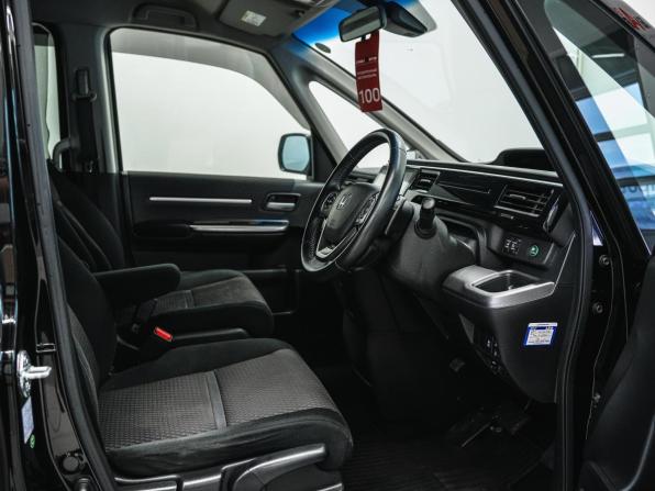 Honda Stepwgn V с пробегом 2016 года, цена 1 650 000 рублей, 158846 км, минивэн, Автокод Объявления