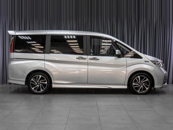 Honda Stepwgn V с пробегом 2017 года, цена 1 779 000 рублей, 172072 км, минивэн, Автокод Объявления