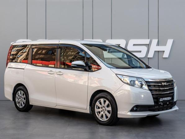 Toyota Noah III (R80) с пробегом 2015 года, цена 1 745 000 рублей, 199448 км, минивэн, Автокод Объявления