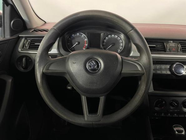 Skoda Rapid I с пробегом 2017 года, цена 859 000 рублей, 199330 км, лифтбек, Автокод Объявления