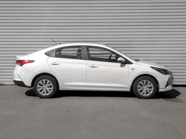 Hyundai Solaris II Рестайлинг с пробегом 2022 года, цена 1 665 000 рублей, 68053 км, седан, Автокод Объявления