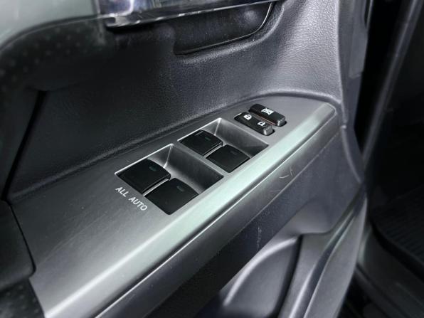 Toyota Land Cruiser 200 Series Рестайлинг 1 с пробегом 2013 года, цена 2 999 000 рублей, 350700 км, внедорожник, Автокод Объявления