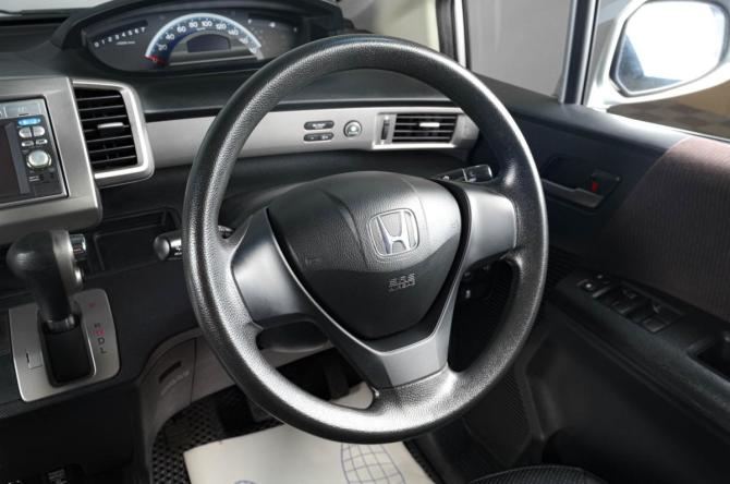 Honda Freed I Рестайлинг с пробегом 2012 года, цена 1 159 000 рублей, 147000 км, компактвэн, Автокод Объявления
