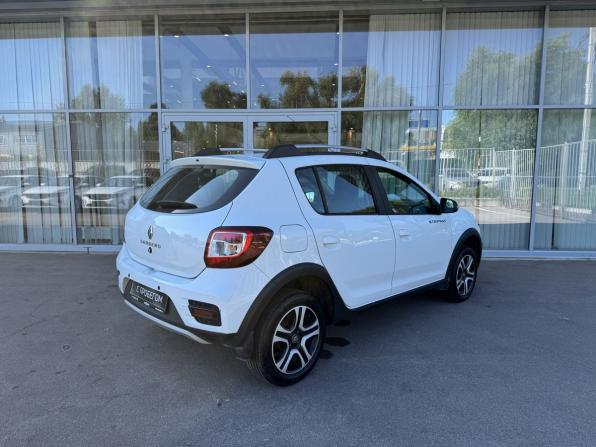 Renault Sandero II Рестайлинг с пробегом 2022 года, цена 1 600 000 рублей, 24728 км, хэтчбек, Автокод Объявления